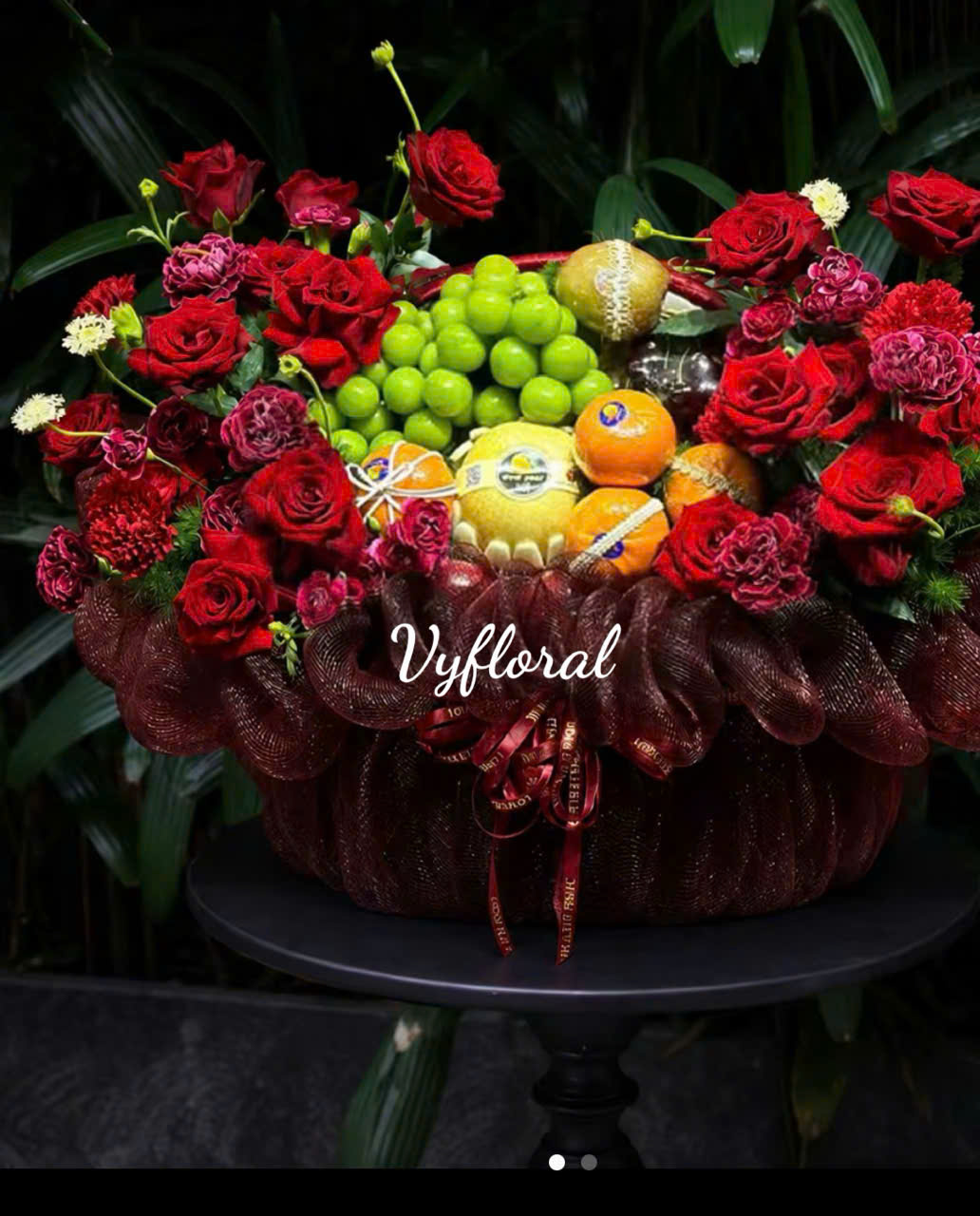 Giỏ Trái Cây Kết Hợp Hoa Tươi Tại Vy Floral: Món Quà Sức Khỏe Tinh Tế Và Đẳng Cấp