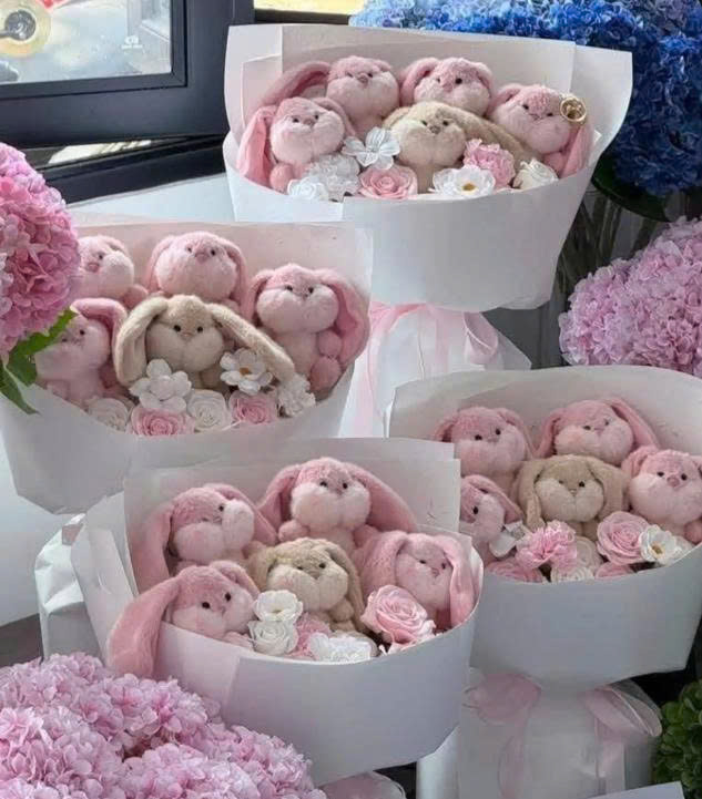 Bó Hoa Gấu Bông Dễ Thương: Xu Hướng Quà Tặng Ngọt Ngào Và Ý Nghĩa Nhất Tại Vy Floral